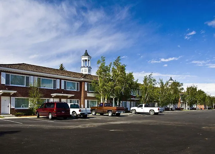 - Wyoming Hotel 4*